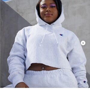 CHAMPION: Cut-Off Cropped Hoodie, C Logo